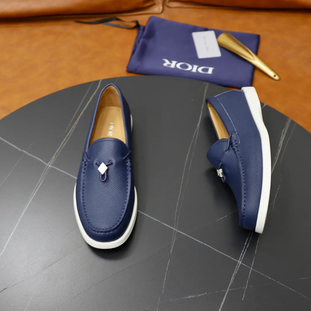 Ex-factory price: 540🙅‍♂️🙅‍♂️🙅‍♂️ Brand: Dior DIOR Standard code: Men's code 38/44 (45 can be customized) Grade: Same as the official website Material: Original cowhide stitching, cowhide lining, original TPU wear-resistant soft outsole Style categories: Leisure and sports version, footwear for driving, young fashion, European and American trends, British style Color: actual picture color
